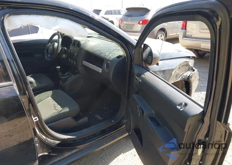 2014 Jeep Compass Sport из США, поврежденный, VIN 1C4NJCBA9ED632991